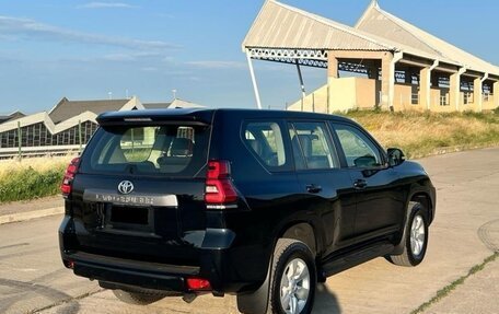 Toyota Land Cruiser Prado 150 рестайлинг 2, 2022 год, 7 150 000 рублей, 6 фотография