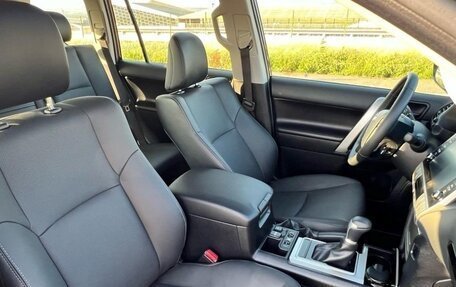 Toyota Land Cruiser Prado 150 рестайлинг 2, 2022 год, 7 150 000 рублей, 19 фотография