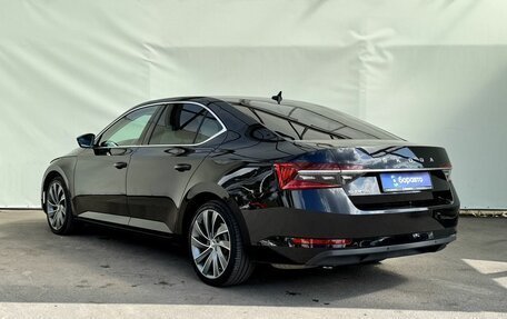 Skoda Superb III рестайлинг, 2019 год, 1 900 000 рублей, 7 фотография