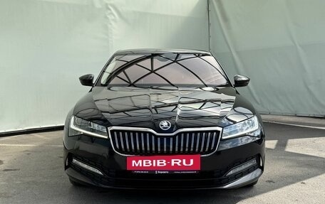 Skoda Superb III рестайлинг, 2019 год, 1 900 000 рублей, 3 фотография