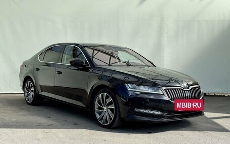 Skoda Superb III рестайлинг, 2019 год, 1 900 000 рублей, 2 фотография