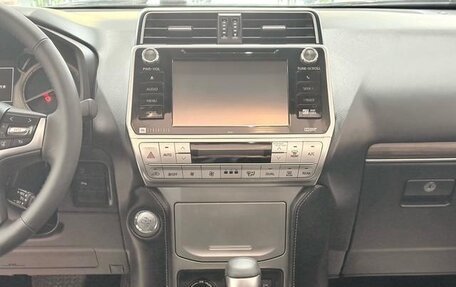 Toyota Land Cruiser Prado 150 рестайлинг 2, 2021 год, 10 078 997 рублей, 11 фотография