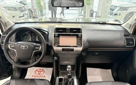 Toyota Land Cruiser Prado 150 рестайлинг 2, 2021 год, 10 078 997 рублей, 9 фотография