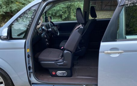 Toyota Spade, 2013 год, 1 075 000 рублей, 21 фотография