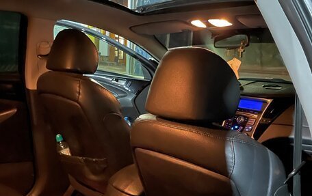 Hyundai Sonata VI, 2011 год, 910 000 рублей, 11 фотография