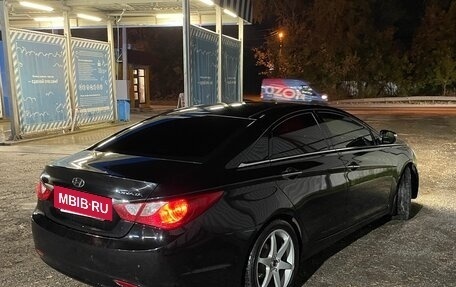 Hyundai Sonata VI, 2011 год, 910 000 рублей, 4 фотография