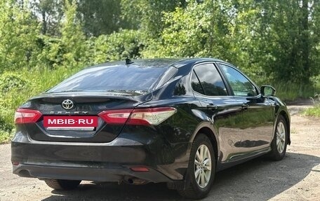 Toyota Camry, 2018 год, 1 770 000 рублей, 3 фотография