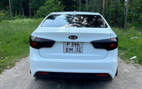 KIA Rio III рестайлинг, 2013 год, 800 000 рублей, 2 фотография
