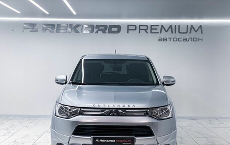 Mitsubishi Outlander III рестайлинг 3, 2013 год, 1 649 000 рублей, 4 фотография