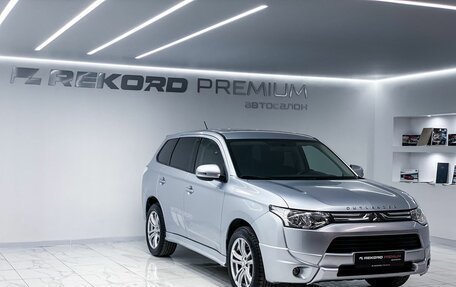 Mitsubishi Outlander III рестайлинг 3, 2013 год, 1 649 000 рублей, 2 фотография