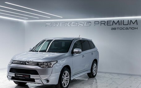 Mitsubishi Outlander III рестайлинг 3, 2013 год, 1 649 000 рублей, 6 фотография