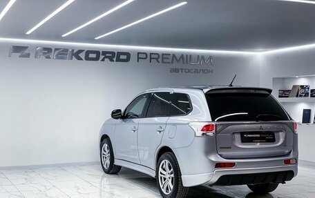 Mitsubishi Outlander III рестайлинг 3, 2013 год, 1 649 000 рублей, 7 фотография