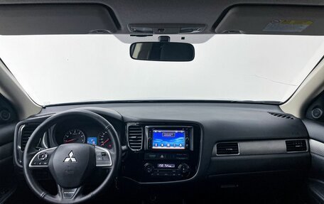 Mitsubishi Outlander III рестайлинг 3, 2013 год, 1 649 000 рублей, 19 фотография