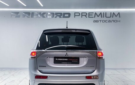Mitsubishi Outlander III рестайлинг 3, 2013 год, 1 649 000 рублей, 9 фотография