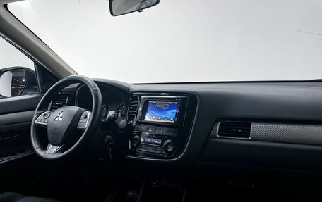 Mitsubishi Outlander III рестайлинг 3, 2013 год, 1 649 000 рублей, 20 фотография