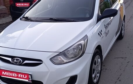 Hyundai Solaris II рестайлинг, 2014 год, 500 000 рублей, 17 фотография