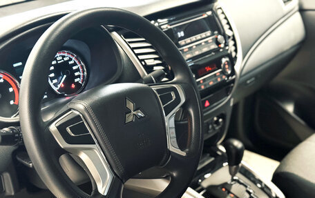 Mitsubishi L200 IV рестайлинг, 2023 год, 4 100 000 рублей, 12 фотография