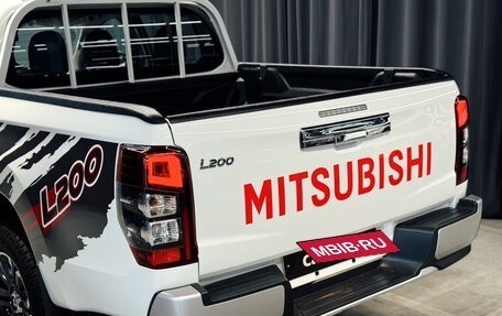 Mitsubishi L200 IV рестайлинг, 2023 год, 4 100 000 рублей, 8 фотография