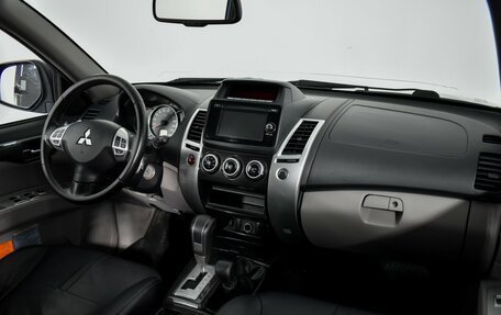 Mitsubishi Pajero Sport II рестайлинг, 2015 год, 2 090 000 рублей, 10 фотография