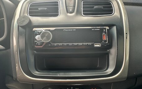 Renault Logan II, 2018 год, 390 000 рублей, 8 фотография