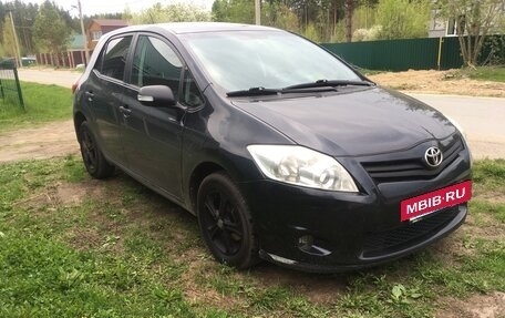 Toyota Auris II, 2011 год, 850 000 рублей, 4 фотография