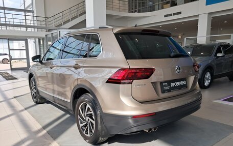 Volkswagen Tiguan II, 2018 год, 2 597 000 рублей, 11 фотография
