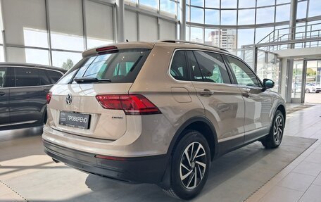 Volkswagen Tiguan II, 2018 год, 2 597 000 рублей, 9 фотография