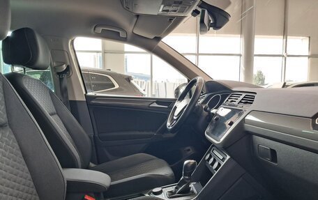 Volkswagen Tiguan II, 2018 год, 2 597 000 рублей, 15 фотография