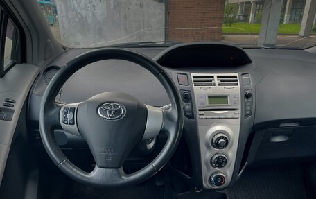 Toyota Yaris III рестайлинг, 2008 год, 430 000 рублей, 8 фотография