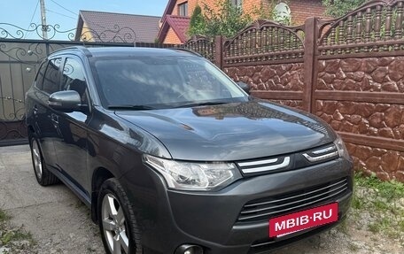Mitsubishi Outlander III рестайлинг 3, 2013 год, 1 320 000 рублей, 3 фотография