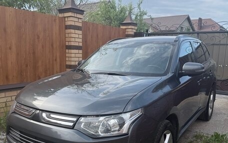 Mitsubishi Outlander III рестайлинг 3, 2013 год, 1 320 000 рублей, 2 фотография