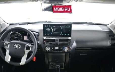 Toyota Land Cruiser Prado 150 рестайлинг 2, 2015 год, 3 290 000 рублей, 5 фотография