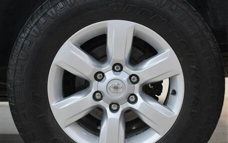 Toyota Land Cruiser Prado 150 рестайлинг 2, 2015 год, 3 290 000 рублей, 16 фотография