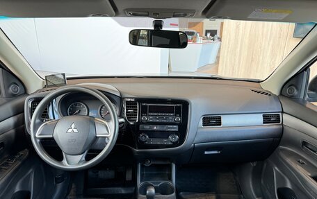 Mitsubishi Outlander III рестайлинг 3, 2012 год, 1 070 000 рублей, 13 фотография
