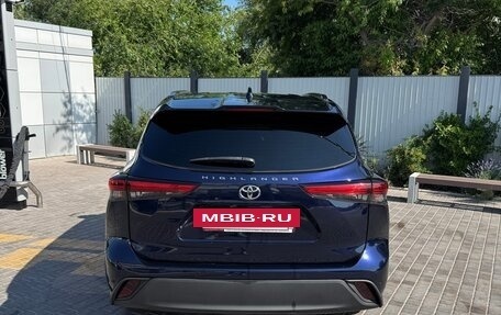 Toyota Highlander, 2021 год, 5 300 000 рублей, 3 фотография