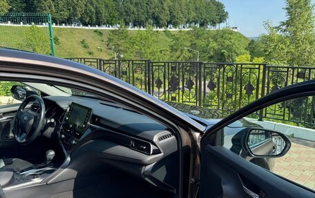 Toyota Camry, 2021 год, 2 750 000 рублей, 15 фотография