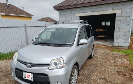 Toyota Sienta I, 2013 год, 1 050 000 рублей, 4 фотография