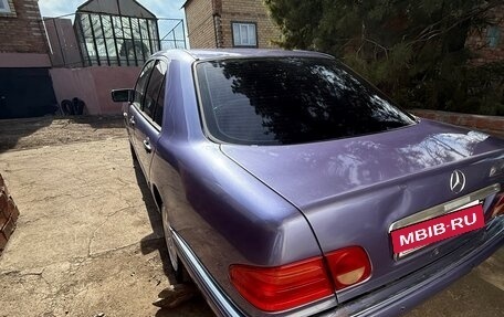 Mercedes-Benz E-Класс, 1997 год, 350 000 рублей, 5 фотография