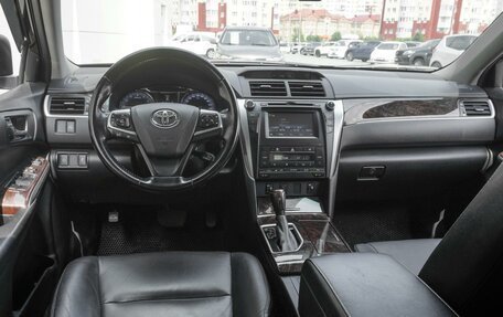 Toyota Camry, 2017 год, 2 730 000 рублей, 6 фотография