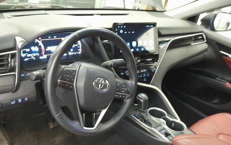 Toyota Camry, 2022 год, 3 900 000 рублей, 5 фотография