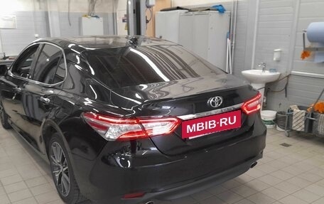 Toyota Camry, 2022 год, 3 900 000 рублей, 4 фотография