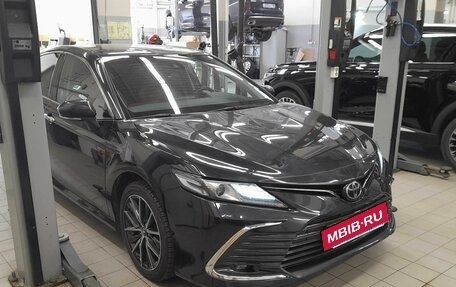 Toyota Camry, 2022 год, 3 900 000 рублей, 2 фотография