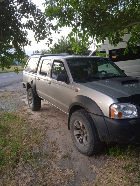 Nissan NP300, 2010 год, 1 300 000 рублей, 2 фотография