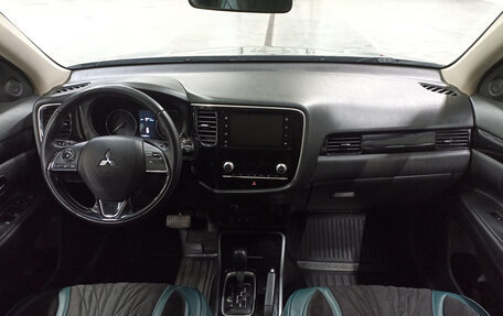 Mitsubishi Outlander III рестайлинг 3, 2020 год, 1 949 000 рублей, 18 фотография