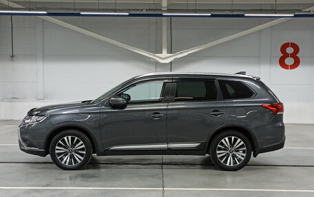 Mitsubishi Outlander III рестайлинг 3, 2020 год, 1 949 000 рублей, 12 фотография