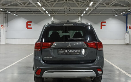 Mitsubishi Outlander III рестайлинг 3, 2020 год, 1 949 000 рублей, 10 фотография