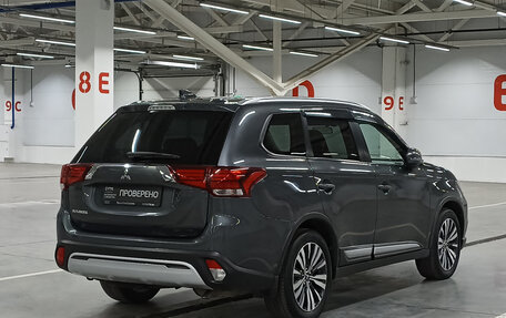 Mitsubishi Outlander III рестайлинг 3, 2020 год, 1 949 000 рублей, 9 фотография