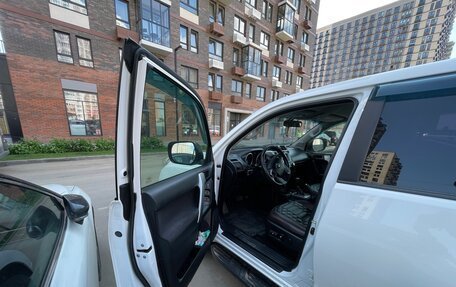 Toyota Land Cruiser Prado 150 рестайлинг 2, 2015 год, 3 400 000 рублей, 14 фотография