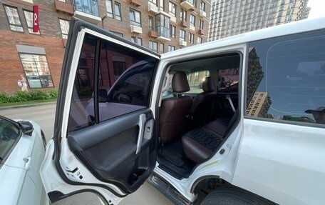 Toyota Land Cruiser Prado 150 рестайлинг 2, 2015 год, 3 400 000 рублей, 13 фотография