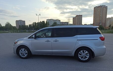 KIA Sedona III, 2016 год, 1 950 000 рублей, 2 фотография